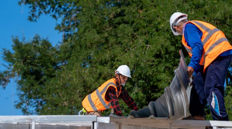 Professional gutter cleaning in Shongaloo, LA